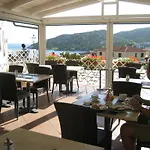 モン ルポス ホテル 4*